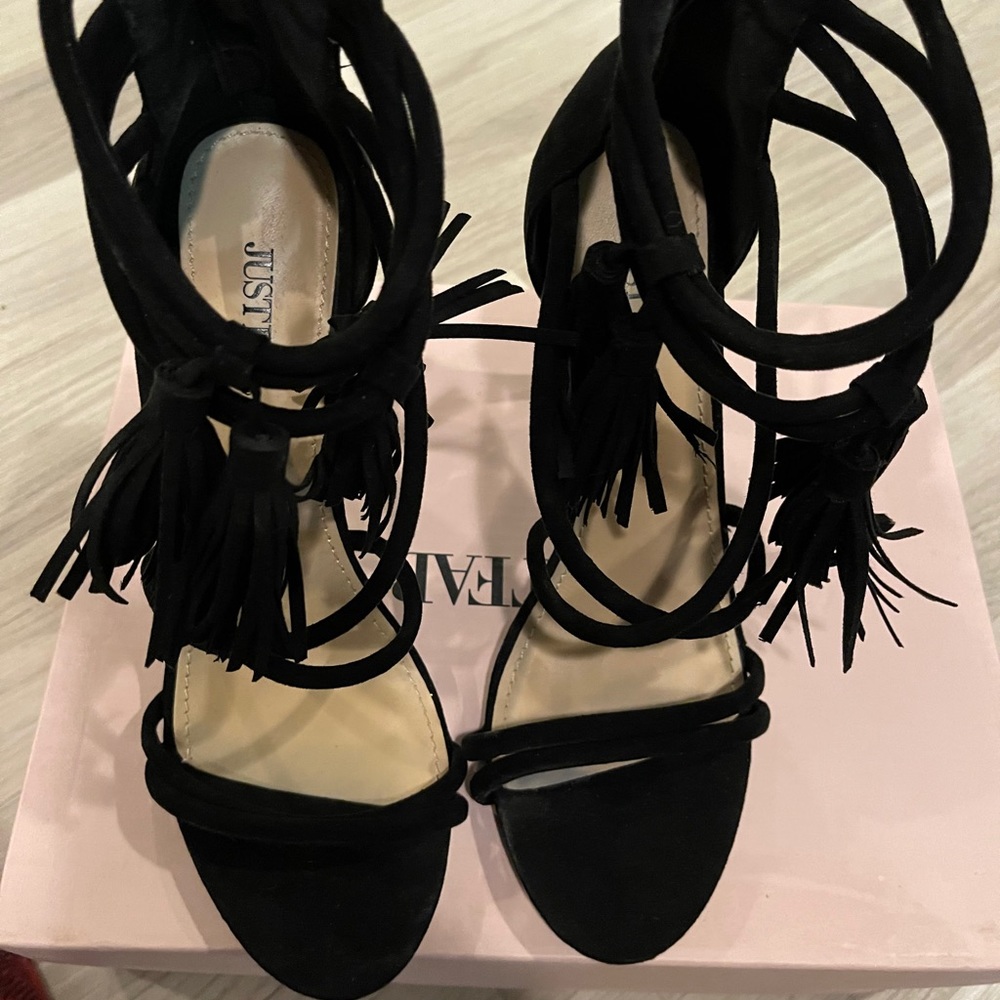 Black tassel/strapped 3.5inch heels - Picture 6 of 6